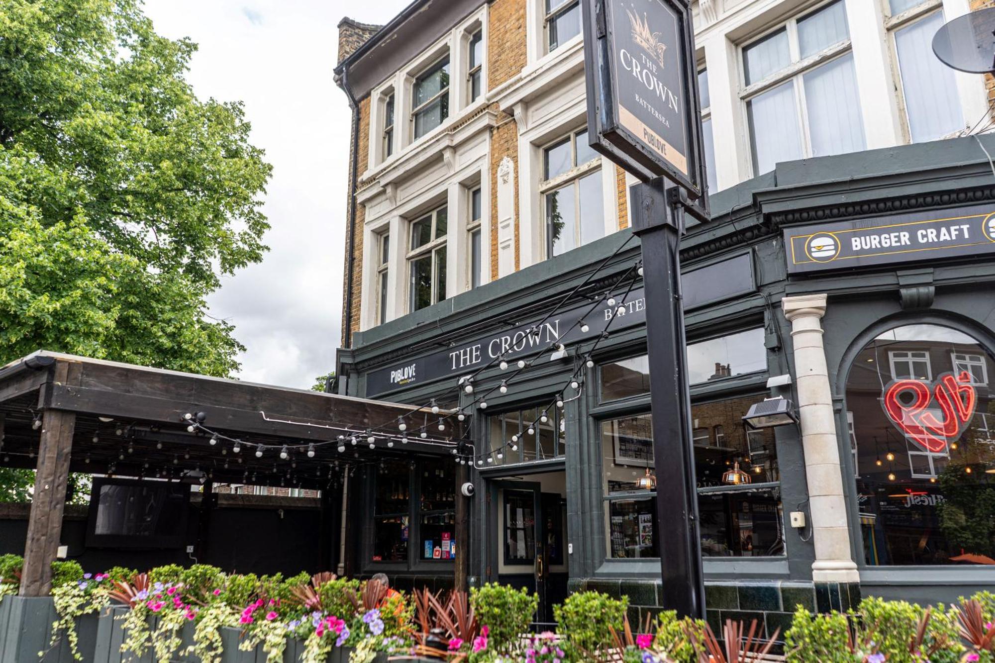 Publove @ The Crown, Battersea London Bagian luar foto